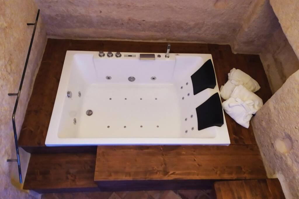 Fornaci 46 Sassi Con Idromassaggio Villa Matera Buitenkant foto